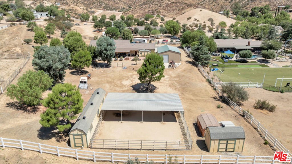 House in Santa Clarita, California, United States 3 - 18501958