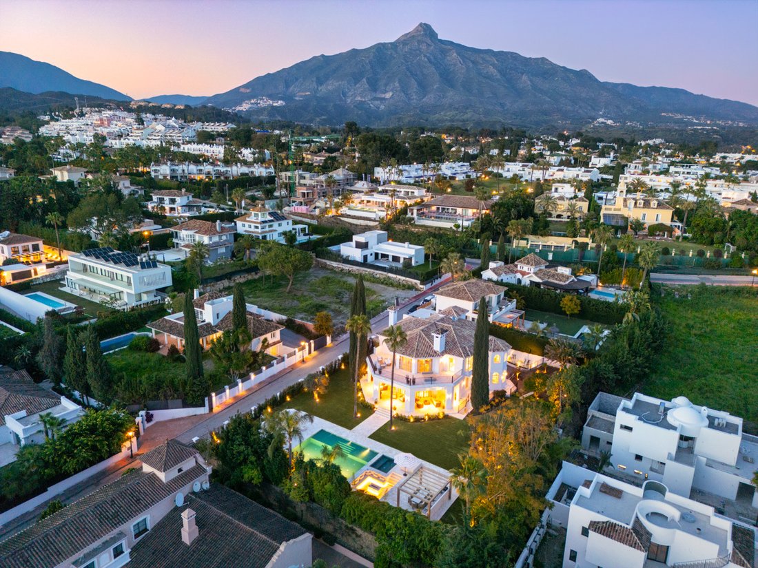 Villa in Marbella, Andalusia, Spain 1 - 18499297