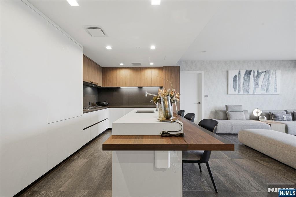 Condo in Cliffside Park, New Jersey, United States 4 - 18066578