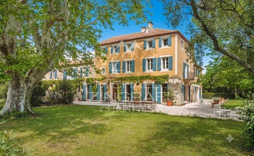 Estate in Avignon, Provence-Alpes-Côte d'Azur, France 1