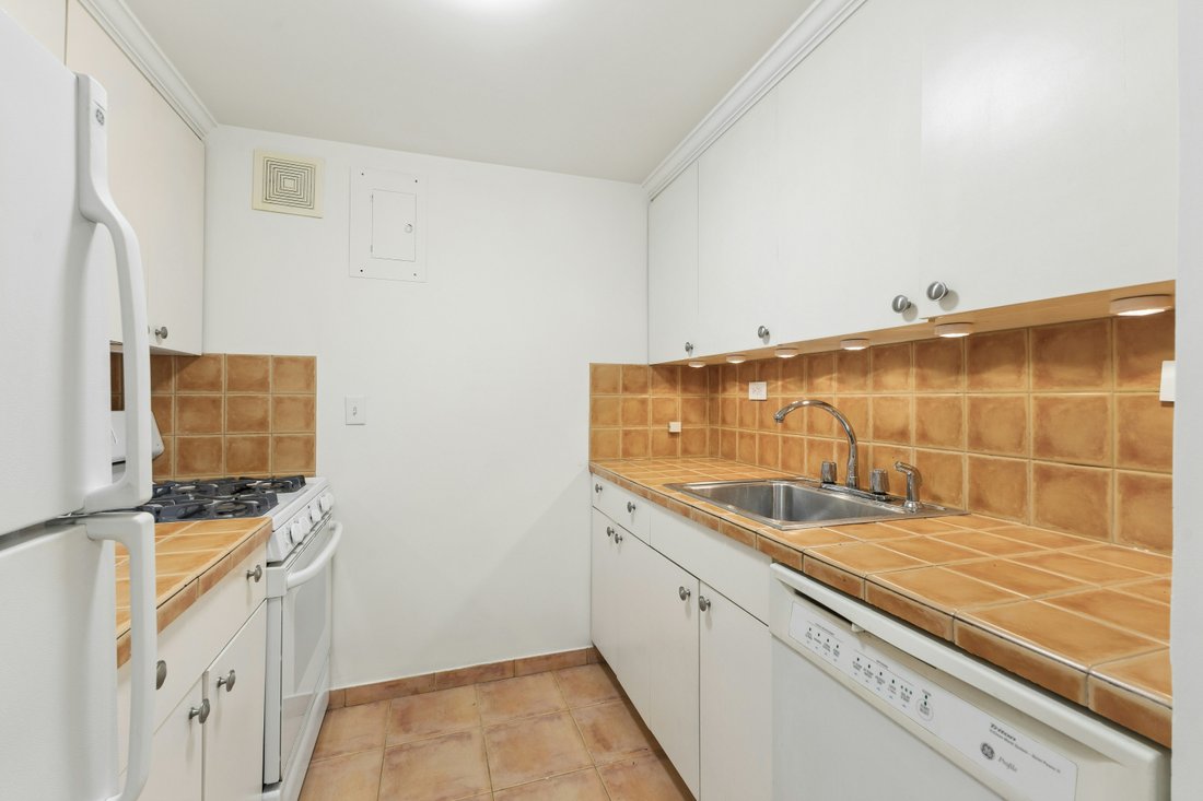 Co Op in New York, New York, United States 5 - 18490892