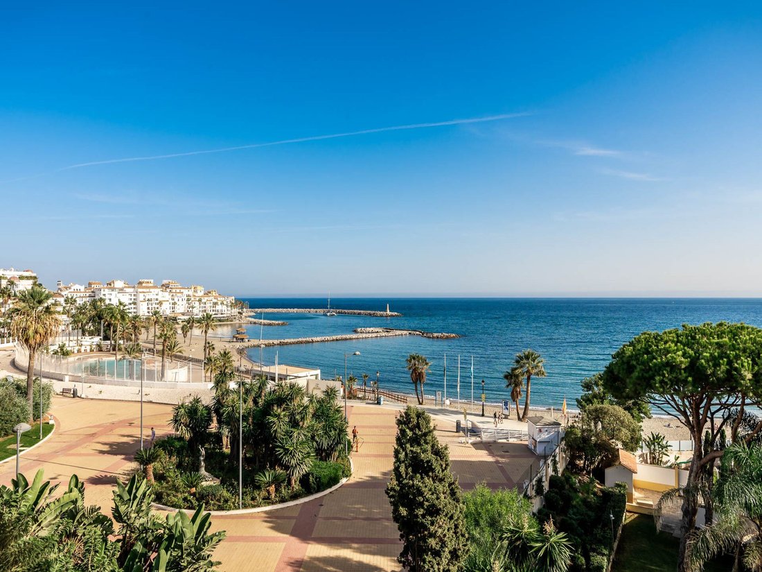 Apartment in Puerto Banus, Marbella, Spain 1 - 18503988