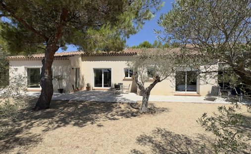 Villa in Lambesc, Provence-Alpes-Côte d'Azur, France 1