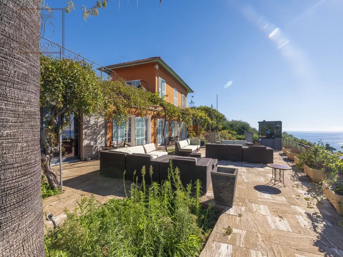 Villa in Menton, Provence-Alpes-Côte d'Azur, France 4 - 17436452