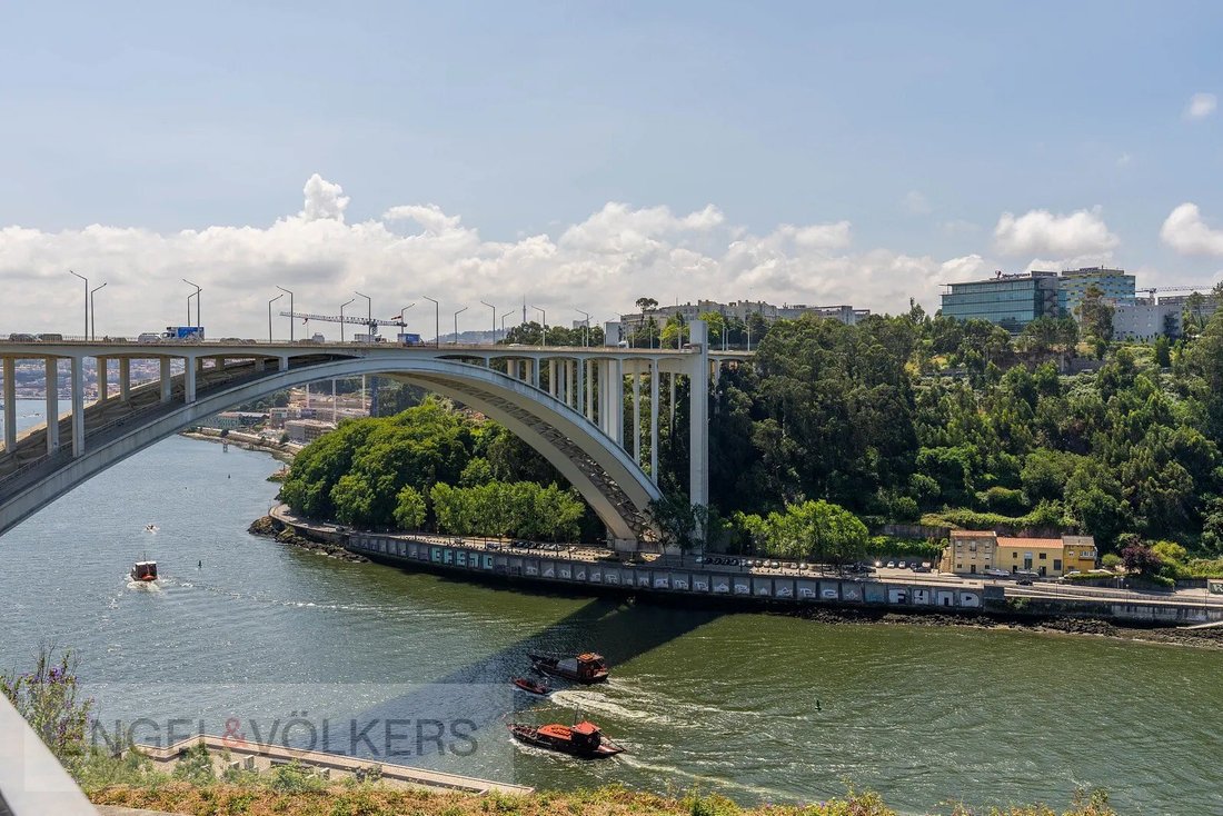 Apartment in Lordelo do Ouro e Massarelos, Porto District, Portugal 1 - 17264326