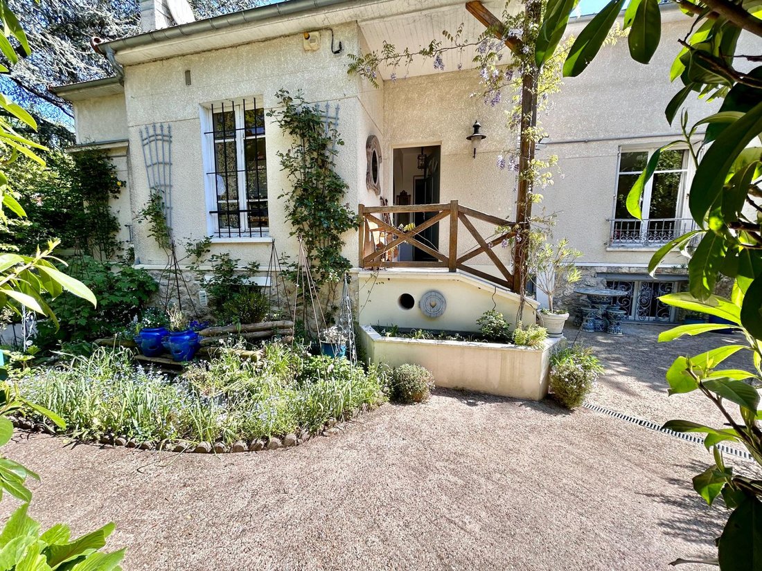 House in Côte Saint Louis, Garches, France 2 - 18502905