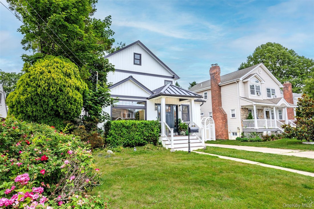 House in Bellmore, New York, United States 5 - 18500745