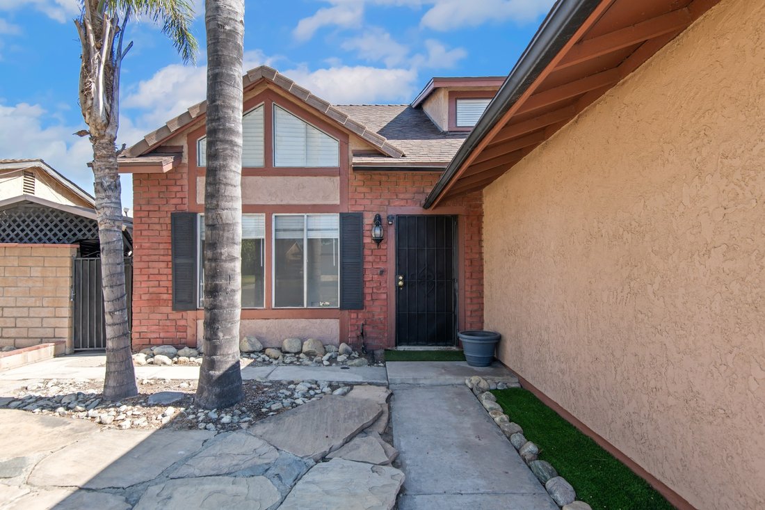 House in Fontana, California, United States 3 - 18500241