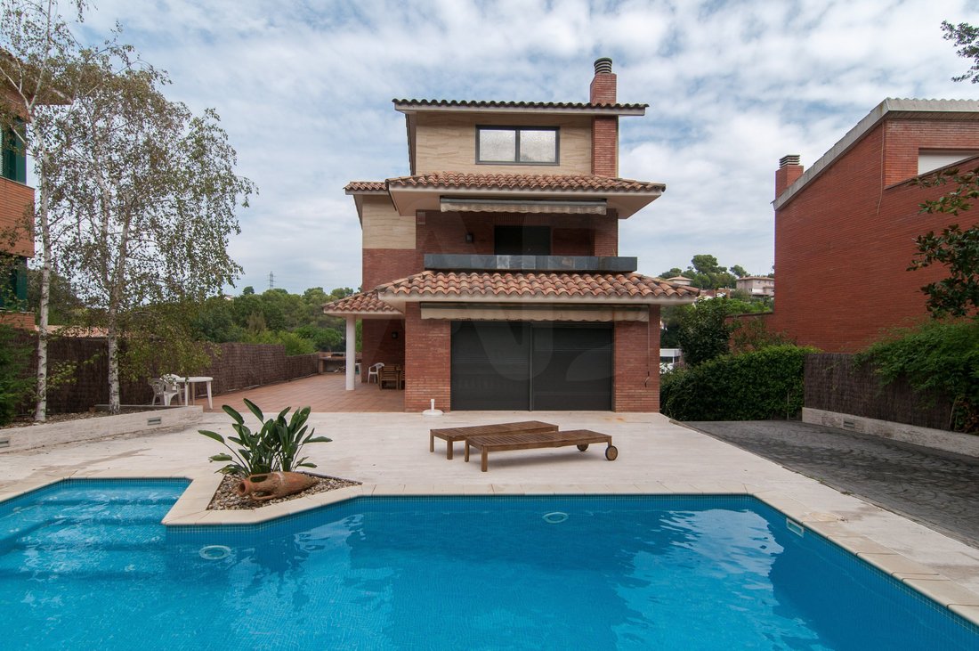Villa in Sant Cugat del Valles, Catalonia, Spain 1 - 17946847