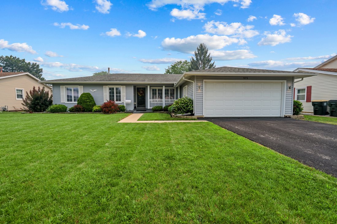 House in Elk Grove Village, Illinois, United States 1 - 18502845