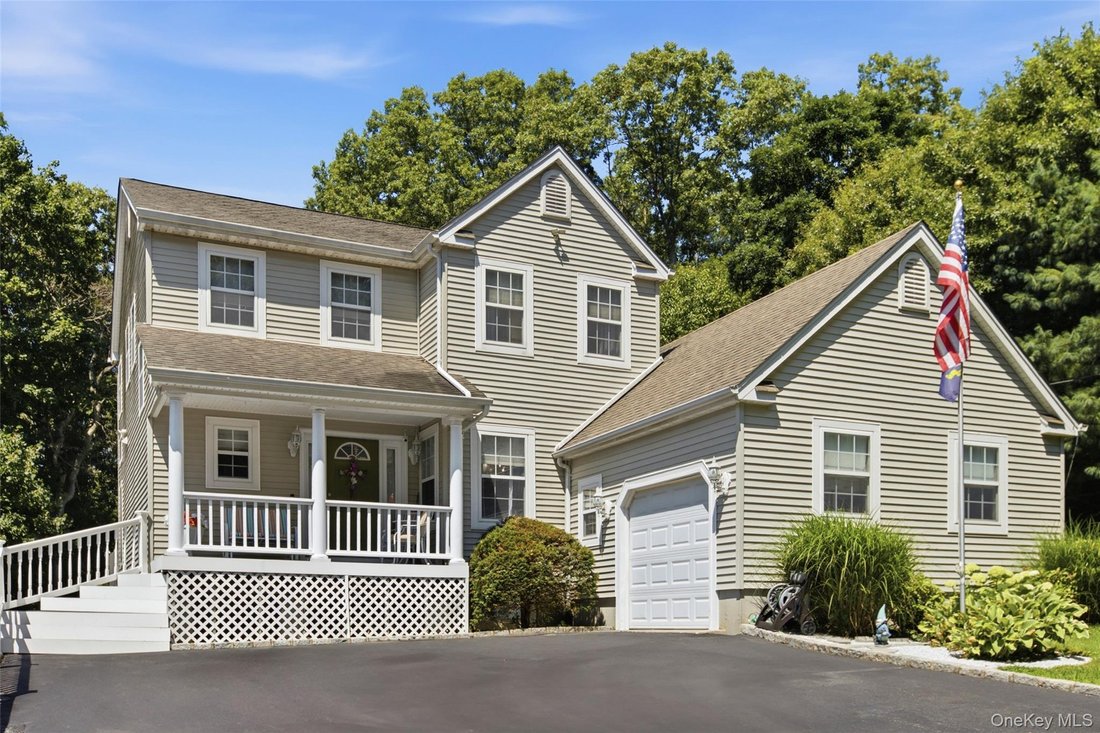 House in Hauppauge, New York, United States 1 - 18500415