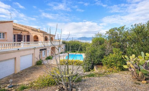 Villa à Grosseto-Prugna, Corse, France 1
