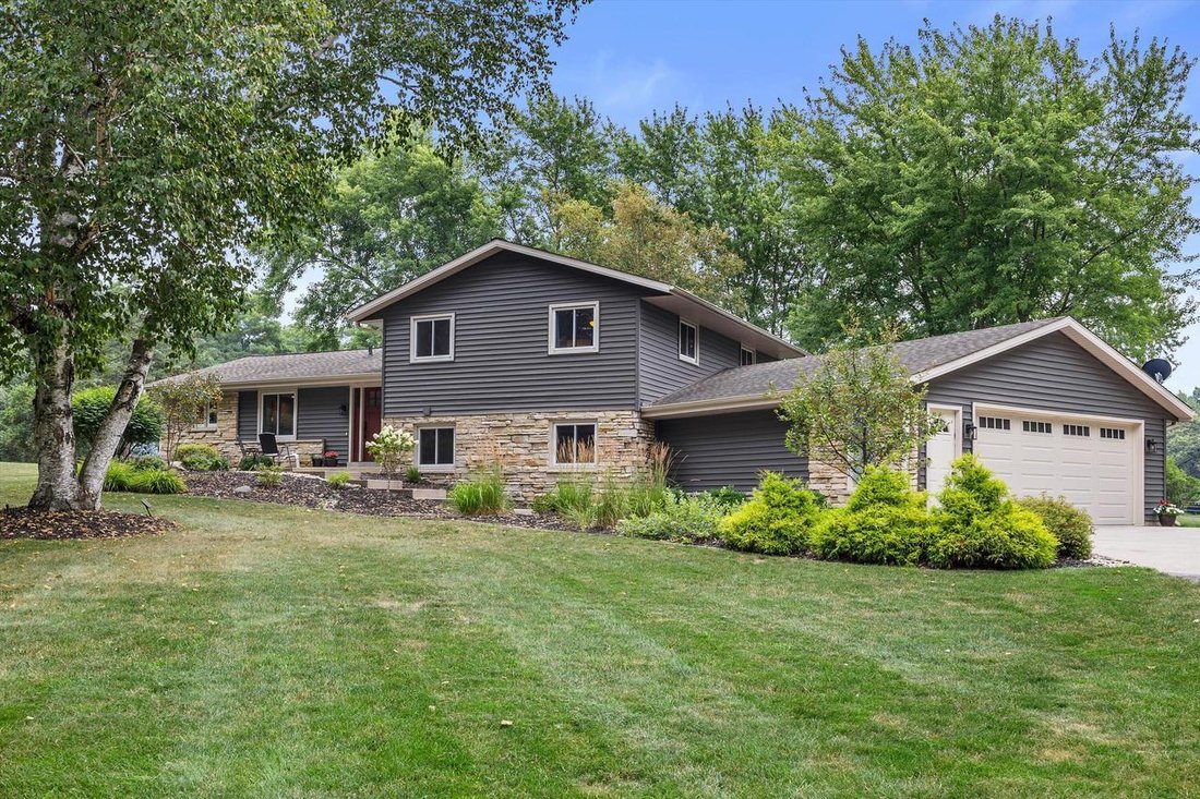 House in Dousman, Wisconsin, United States 1 - 18502280
