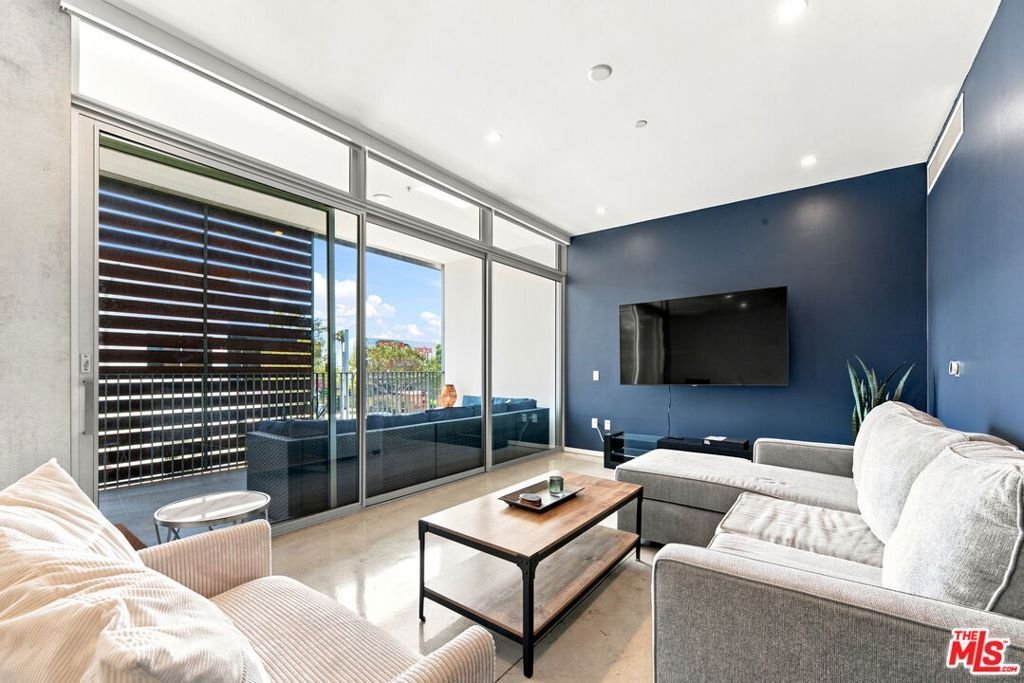 Condo in Los Angeles, California, United States 3 - 18501924