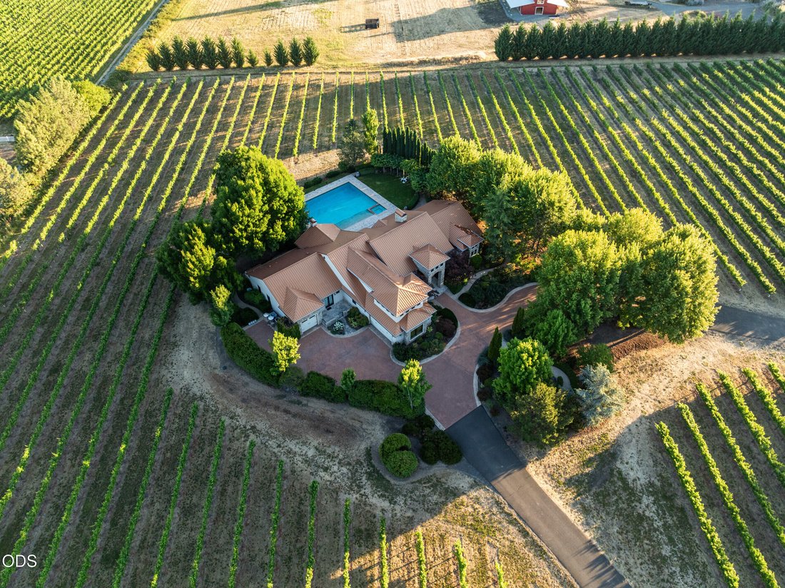 House in Medford, Oregon, United States 2 - 18505337