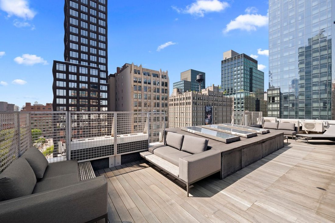 New York, New York, United States 5 - 17452824