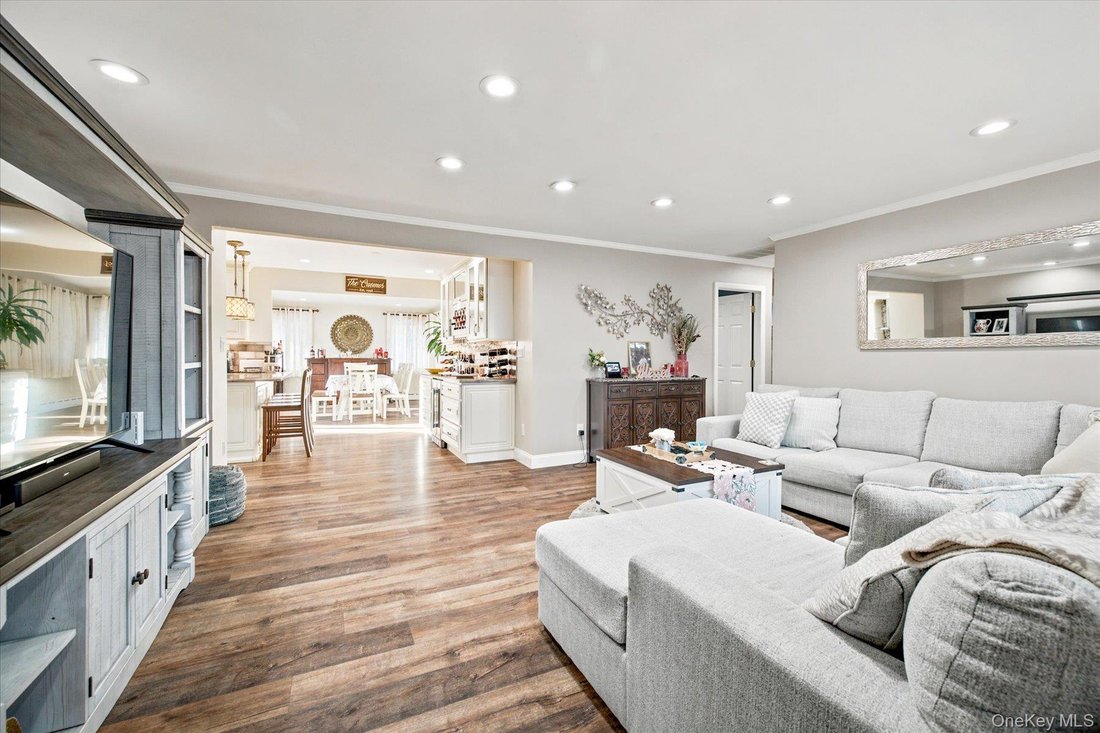 House in Oceanside, New York, United States 3 - 18500718