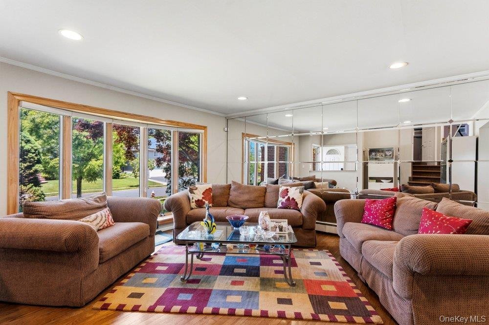 House in Plainview, New York, United States 5 - 18500886