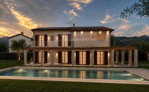 Villa in Pietrasanta, Tuscany, Italy 1
