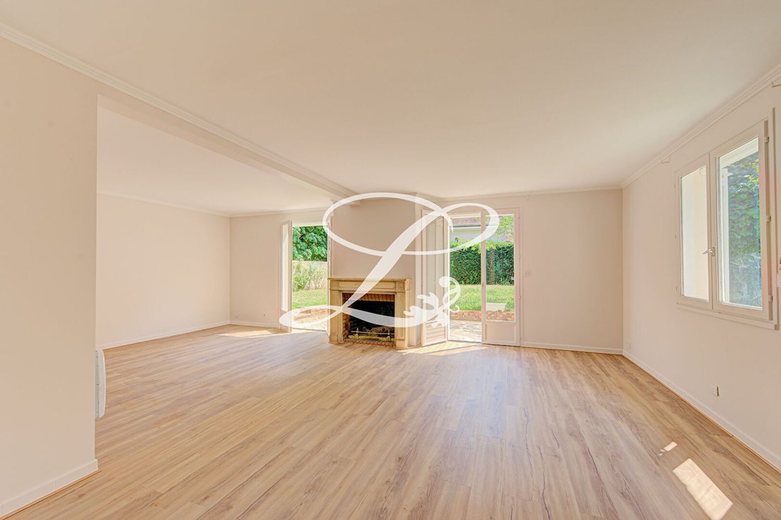 House in Napoleon, Maisons-Laffitte, France 3 - 18502859