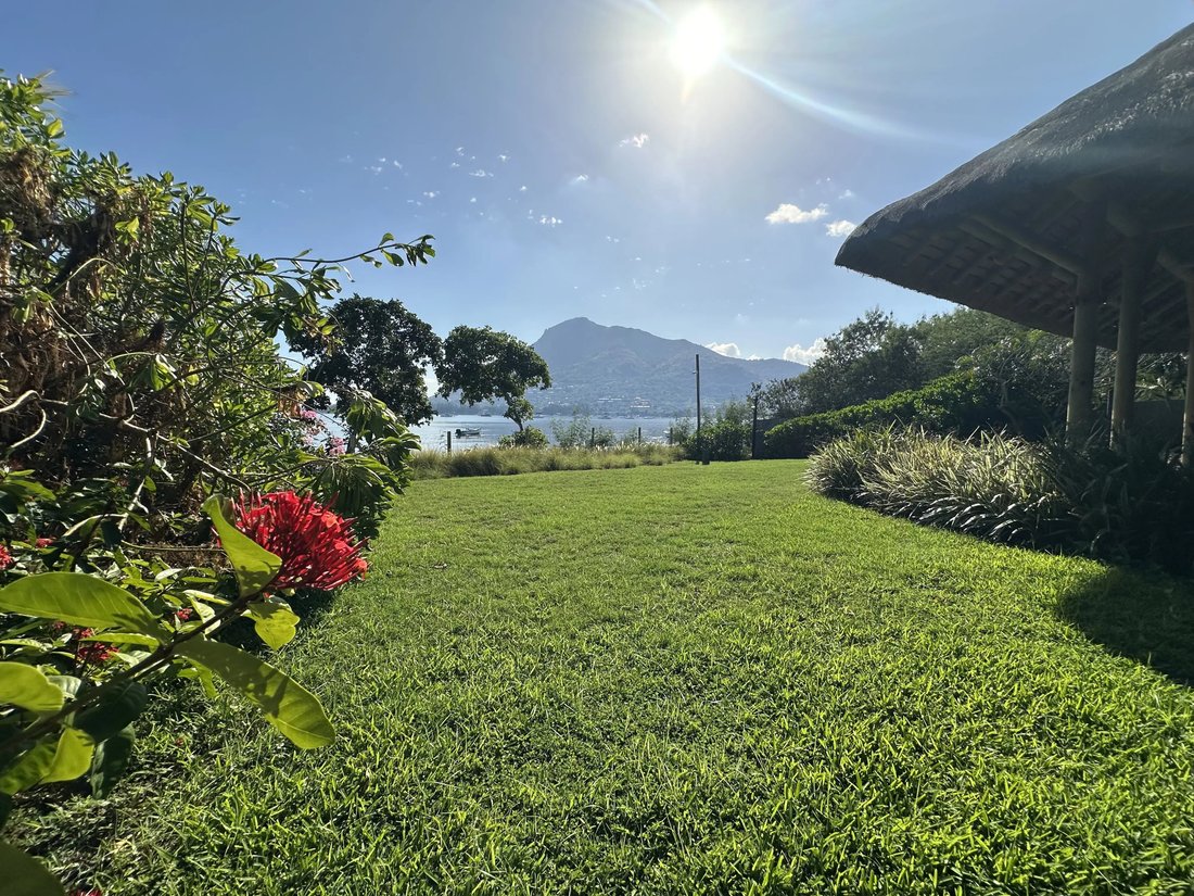 Villa in Grande Riviere Noire, Rivière Noire District, Mauritius 1 - 18498896