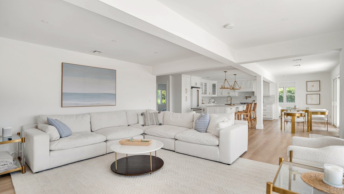 House in Center Moriches, New York, United States 3 - 18396828