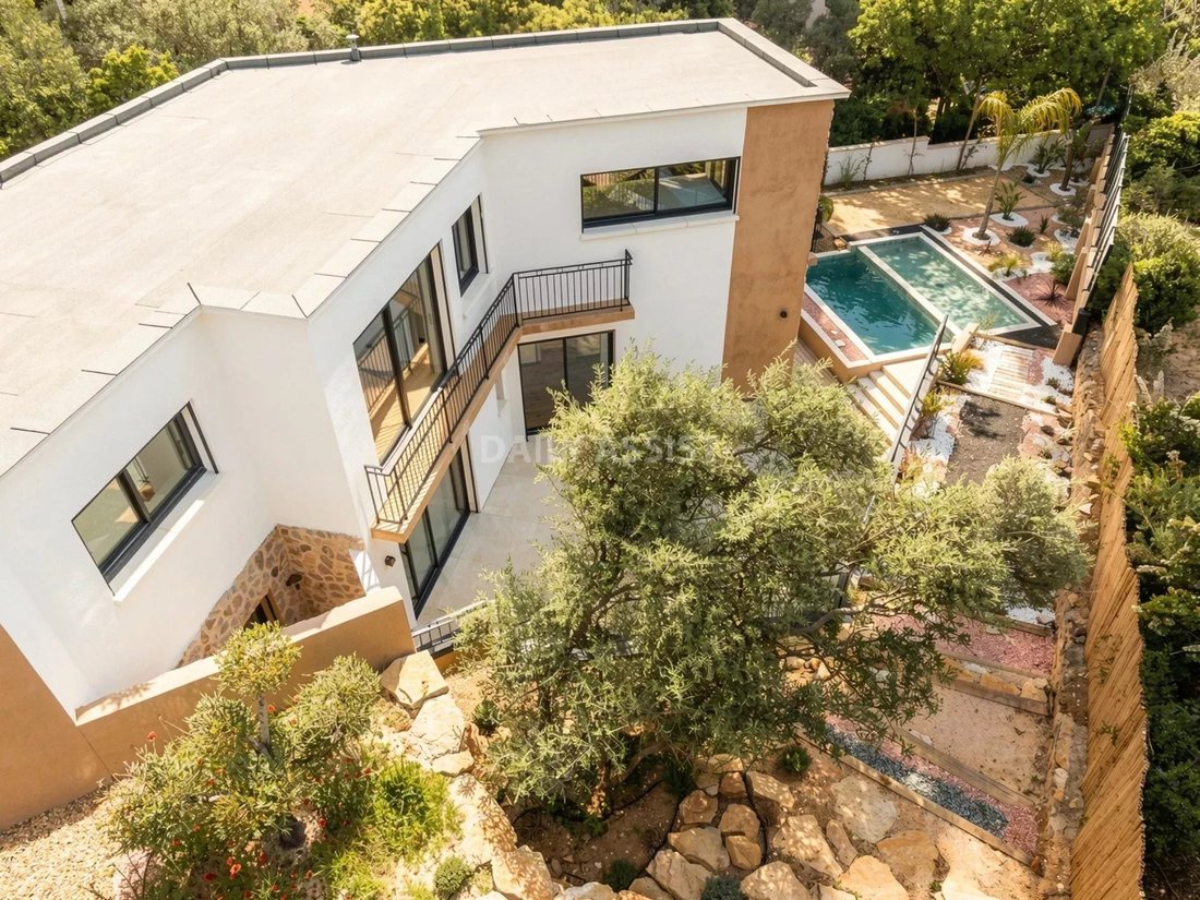 Villa in Saint-Cyr-sur-Mer, Provence-Alpes-Côte d'Azur, France 2 - 18501127