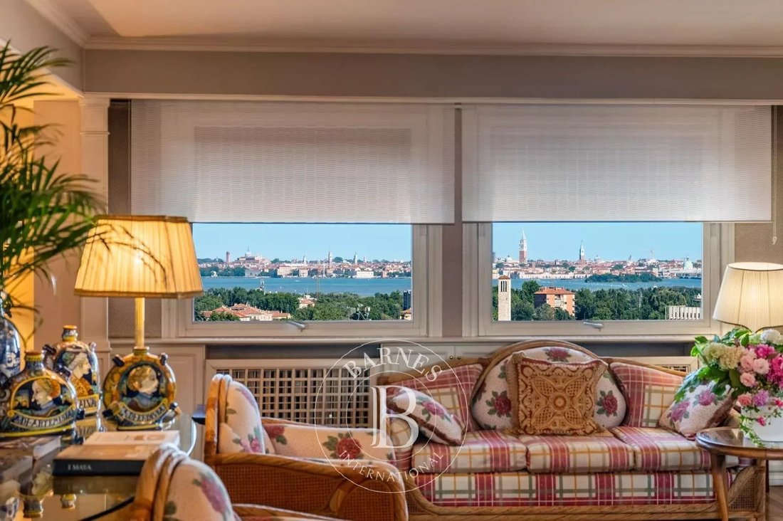 Apartment in Mestre Centro, Venice, Veneto 1 - 17402332