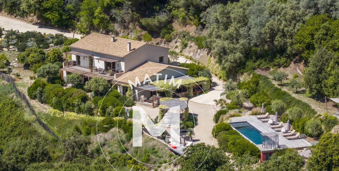 Estate in Sari-d'Orcino, Corsica, France 1 - 18501085