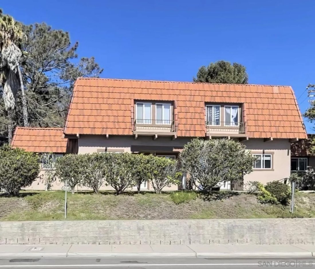 Solana Beach, California, United States 2 - 18502941