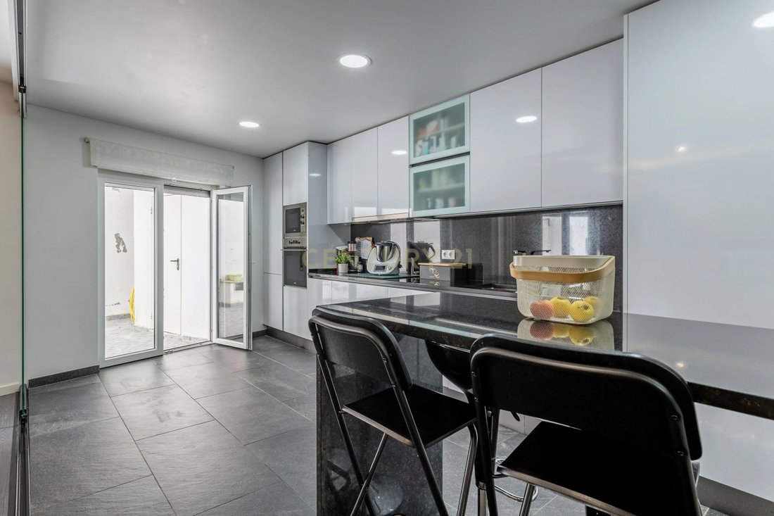 Apartment in Ramada e Canecas, Lisbon, Portugal 1 - 17708464