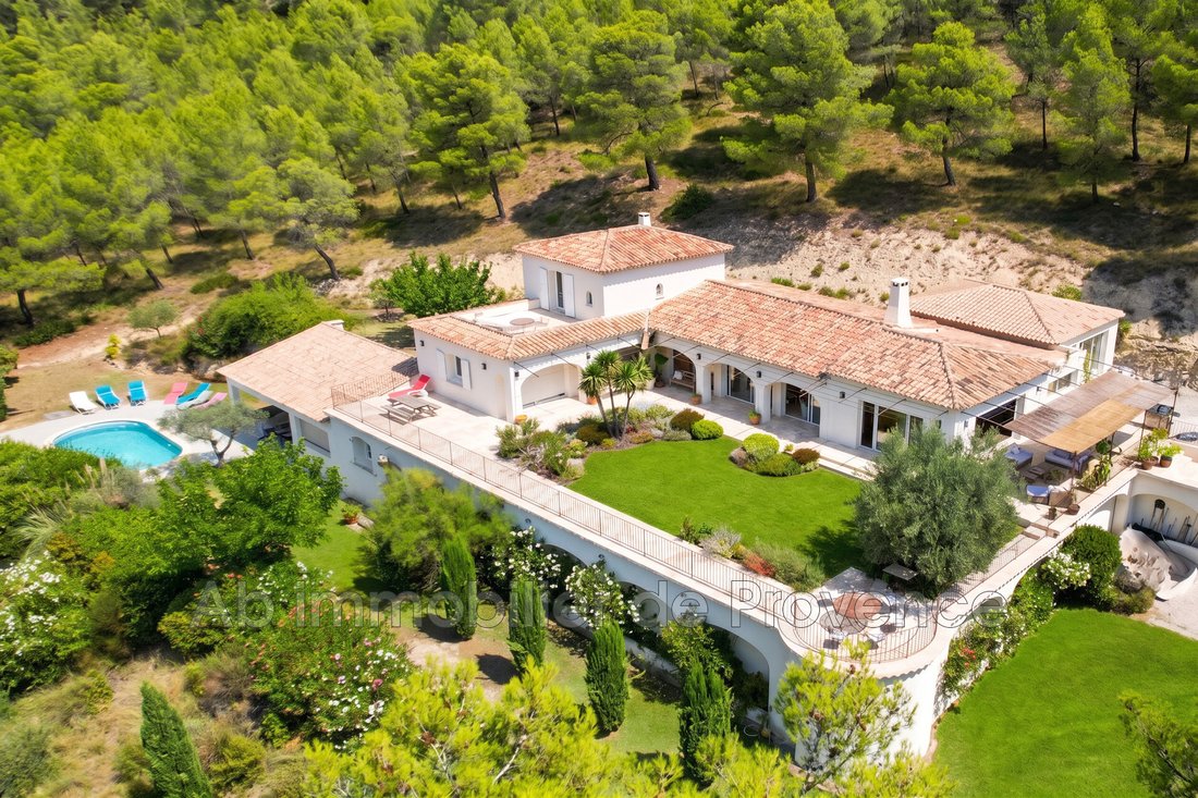 Villa in Rognes, Provence-Alpes-Côte d'Azur, France 1 - 15890066