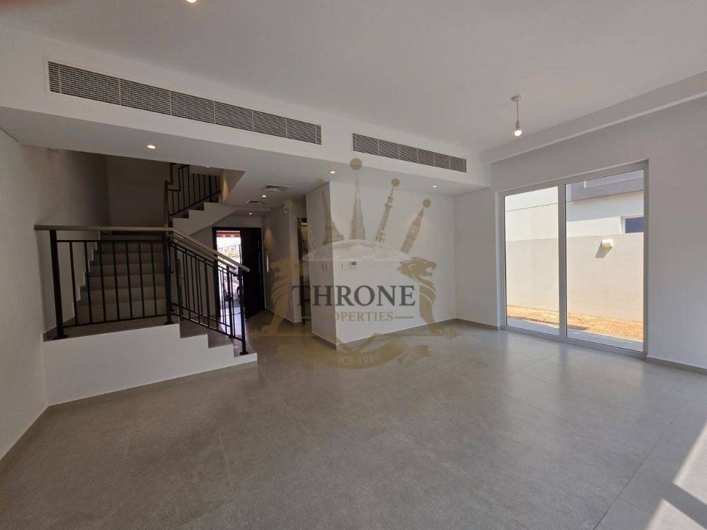 Townhouse in Damac Hills 2, Dubai, United Arab Emirates 3 - 18498935