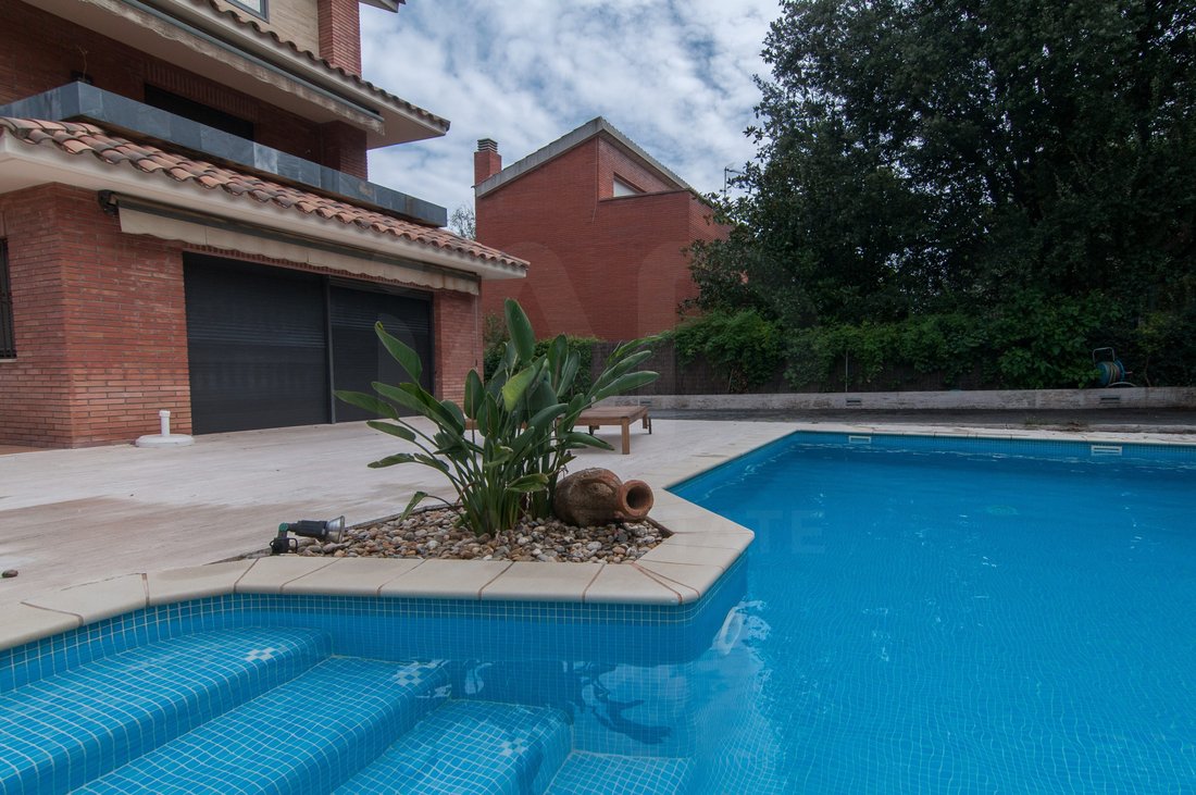 Villa in Sant Cugat del Valles, Catalonia, Spain 3 - 17946847