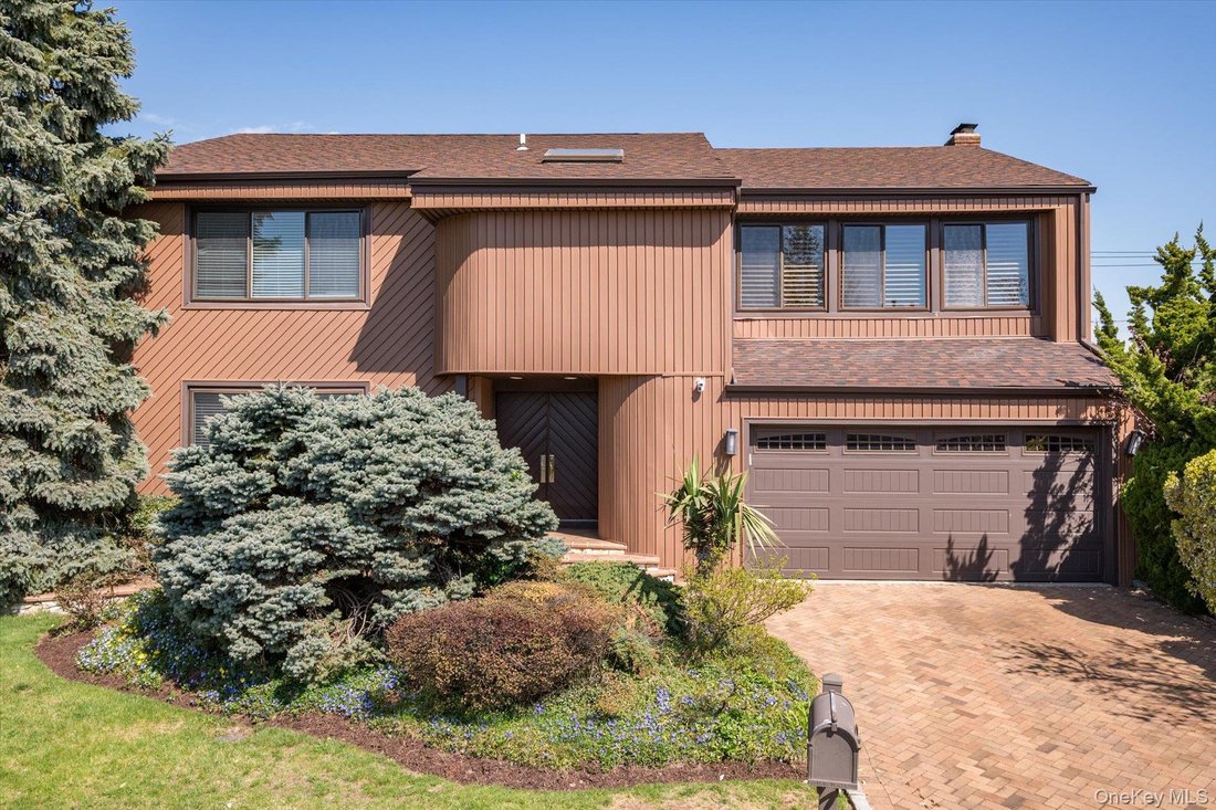 House in Syosset, New York, United States 1 - 18134050
