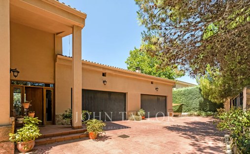 Chalet in Villaviciosa de Odon, Comunidad de Madrid, Spain 1