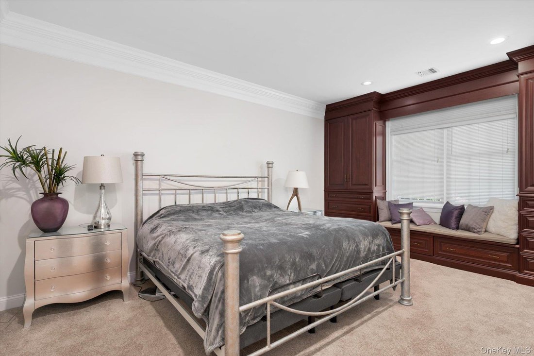 Condo in Melville, New York, United States 4 - 18500917