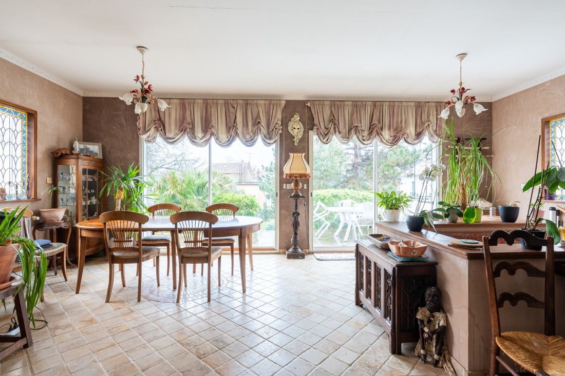 House in Chatou, Ile-de-France, France 2 - 18499955