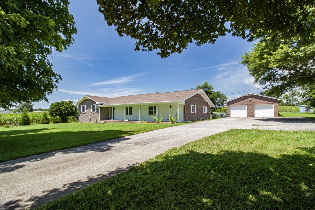 House in Tullahoma, Tennessee, United States 1 - 18502622