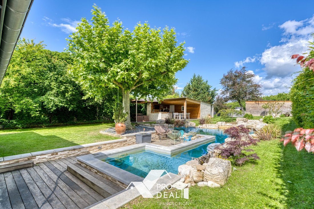 Villa in Saint-Bernard, Auvergne-Rhône-Alpes, France 4 - 17912445
