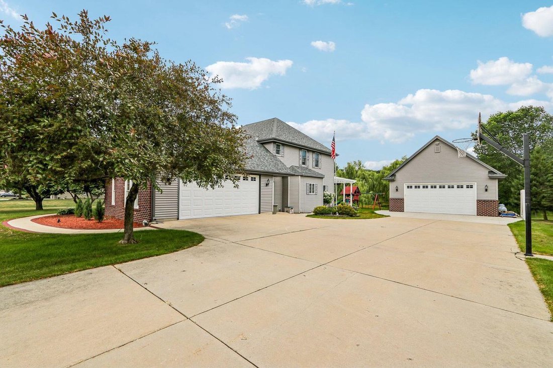 House in Kewaskum, Wisconsin, United States 4 - 18502295