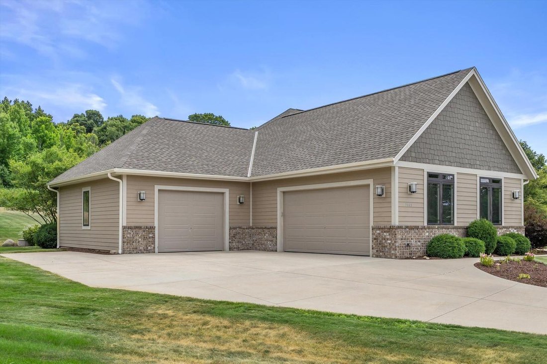 House in New Berlin, Wisconsin, United States 4 - 18505359