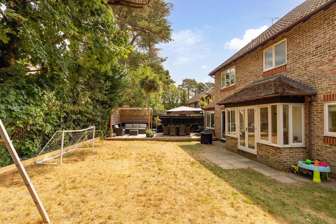 House in Barnwoodworth, Crawley, England 3 - 18500805