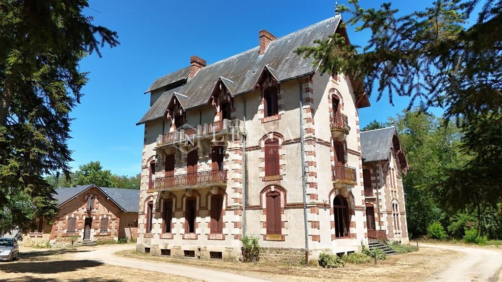 Château à Moulins, Auvergne-Rhône-Alpes, France 3 - 18504132