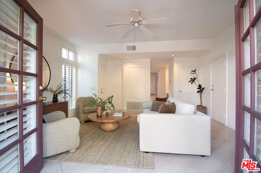 Condo in Los Angeles, California, United States 3 - 18501901