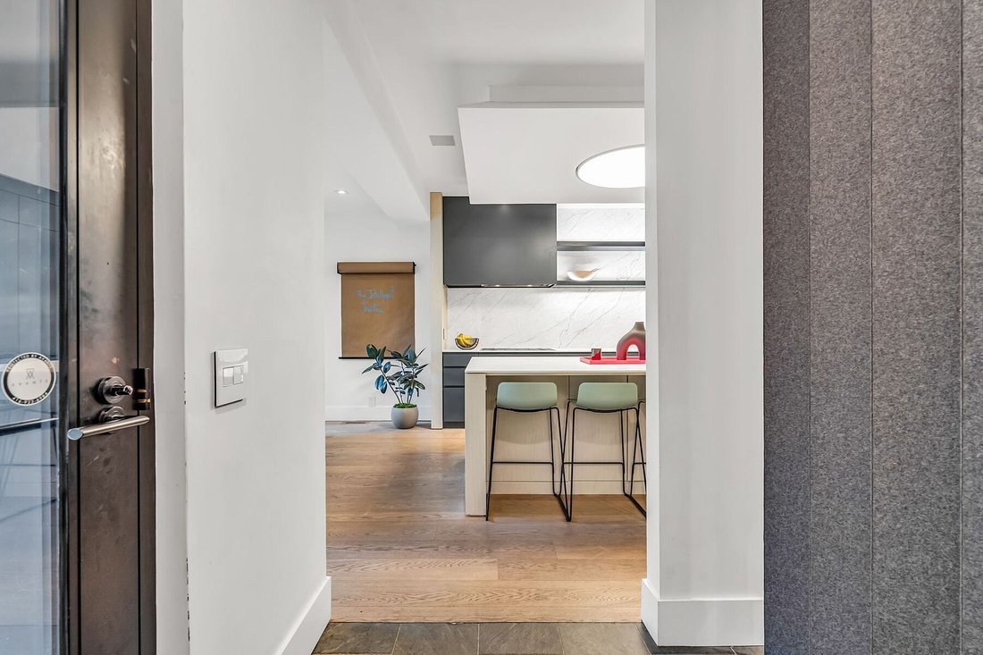 House in Toronto, Ontario, Canada 4 - 18501356