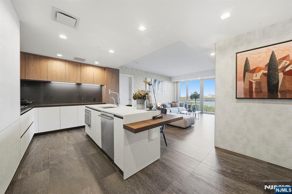 Condo in Cliffside Park, New Jersey, United States 3 - 18066578