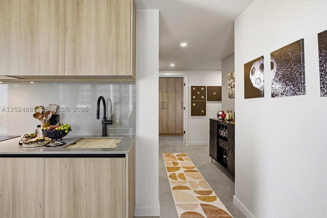 Condo in Miami, Florida, United States 4 - 18001704