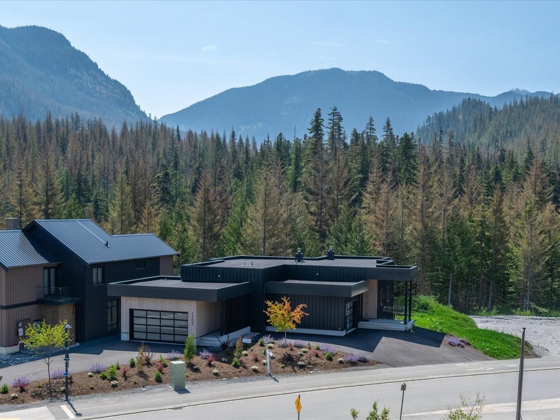 Whistler, British Columbia, Canada 1 - 18504754