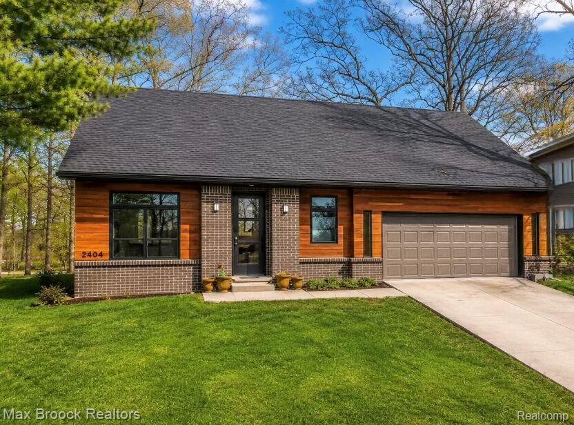 House in Sylvan Lake, Michigan, United States 1 - 18310102